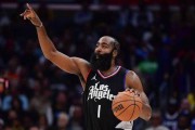 NBA球星哈登受宠若惊，绿衫军报价高达15亿美元，湖人特使詹姆斯出击